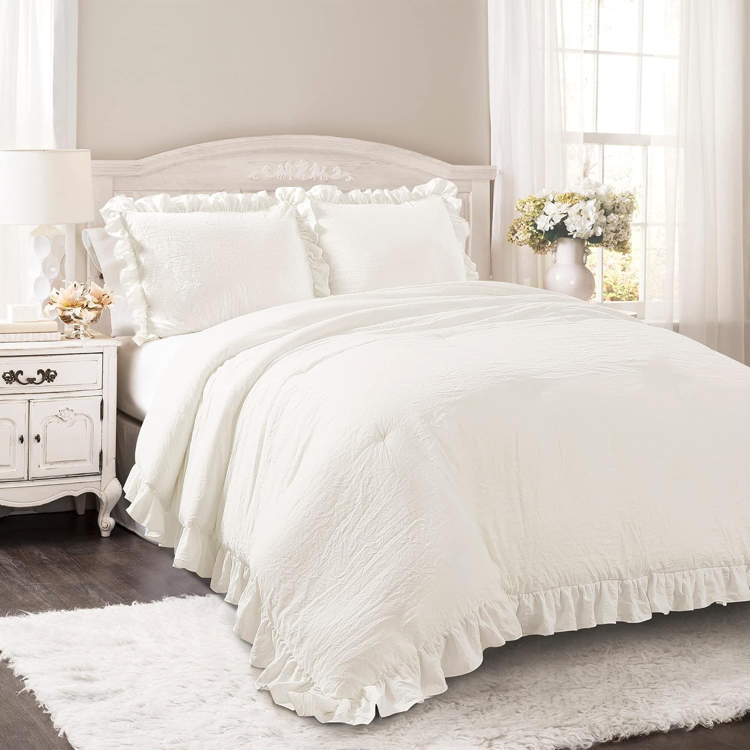 Lush Decor Reyna Ruffle Comforter Set - 3 Piece Cozy Ruffled Bedding Set - Timeless Elegance and Comfort for Dorm Room - Full/Queen, White