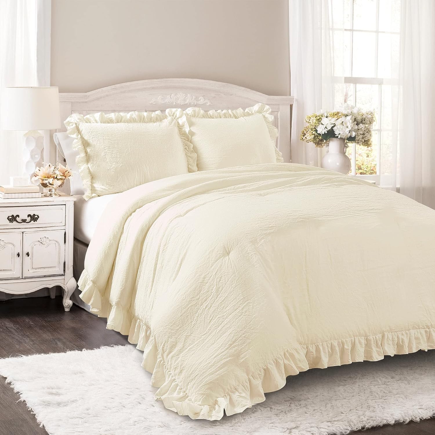 Lush Decor Reyna Ruffle Comforter Set - 3 Piece Cozy Ruffled Bedding Set - Timeless Elegance and Comfort for Dorm Room - Full/Queen, White